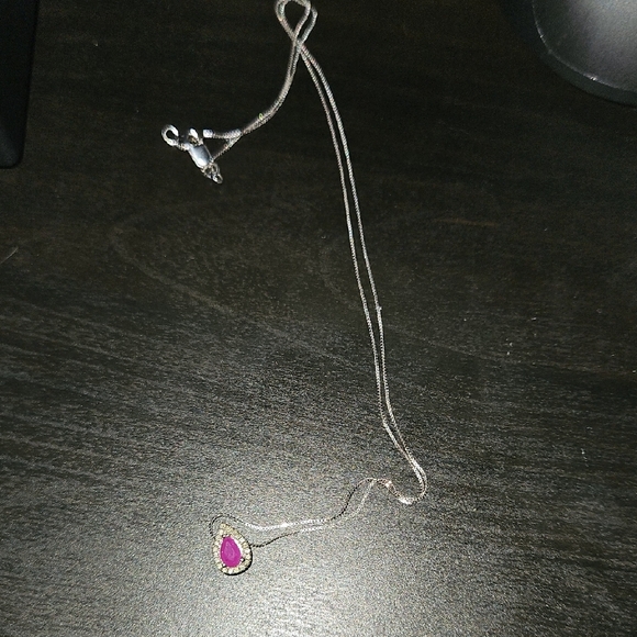 Elegant White Gold Necklace with Ruby Gemstone